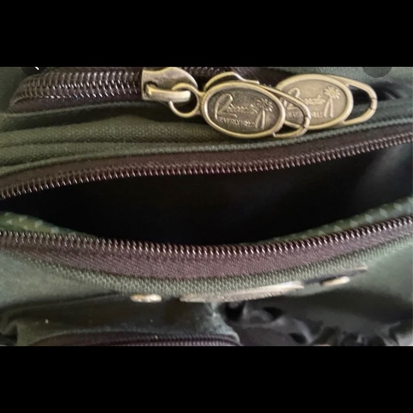 Unisex Green travel Bag - Picture 3 of 5